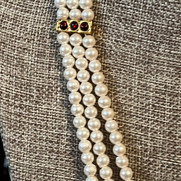 Gorgeous Red, Green and Faux Pearl necklace, unmarked - Picture 6 of 11